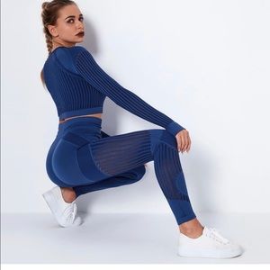 NWOT True Tights mesh seamless leggings, size medium in blue!